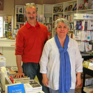 Chantal Dufief et son mari, librairie Quand les livres s'ouvrent à Lorient, et membres du réseau LIPL